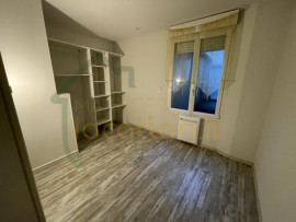 
                                                                                        Location
                                                                                         Très bel appartement complètement rénové en plein coeur du centre ville