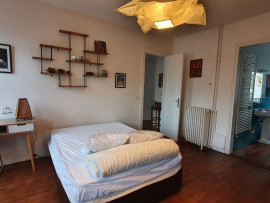 
                                                                                        Location
                                                                                         Très belle chambre meublée chez l'habitant, proche Paris (loyer tout inclus)