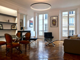 
                                                                                        Location
                                                                                         Très grand T2 (63m2) meublé et équipé - Paris 1er