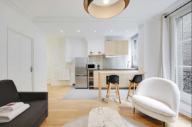 
                                                                                        Location
                                                                                         Très joli studio meuble / Batignolles - Nollet