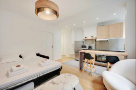 
                                                                                        Location
                                                                                         Très joli studio meuble / Batignolles - Nollet