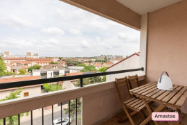 
                                                                                        Colocation
                                                                                         Une chambre à louer dans une colocation rénovée avec balcon meublé et équipé