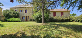 
                                                                                        Vente
                                                                                         Une ferme de 177 m² à Saint-Martial-de-Nabirat dans un hameau sur un terrain de 985 m².