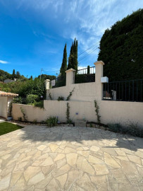 
                                                                                        Vente
                                                                                         UNIQUE BELLE VILLA AU PIED DU VILLAGE DE MOUGINS