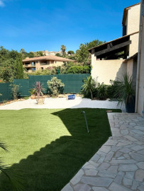 
                                                                                        Vente
                                                                                         UNIQUE BELLE VILLA AU PIED DU VILLAGE DE MOUGINS