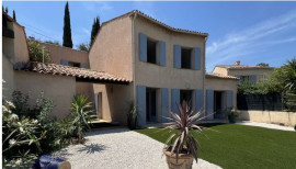 
                                                                                        Vente
                                                                                         UNIQUE BELLE VILLA AU PIED DU VILLAGE DE MOUGINS