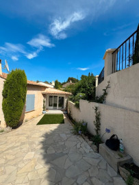 
                                                                                        Vente
                                                                                         UNIQUE BELLE VILLA AU PIED DU VILLAGE DE MOUGINS