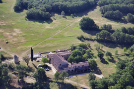 
                                                                                        Vente
                                                                                         VAR DEMEURE HISTORIQUE XVIIIème 120 HA SOURCES