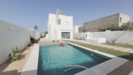 
                                                                                        Vente
                                                                                         VILLA AVEC PISCINE TITRE BLEU À DJERBA ZA-RÉF V689