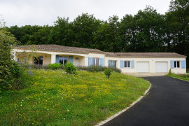 
                                                                                        Vente
                                                                                         Villa contemporaine de plain-pied avec piscine.