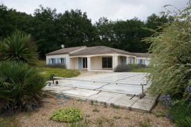 
                                                                                        Vente
                                                                                         Villa contemporaine de plain-pied avec piscine.