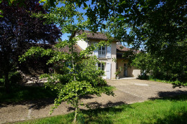 
                                                                                        Vente
                                                                                         Villa contemporaine nichée sur les hauteurs de la commune de Nontron .