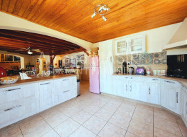 
                                                                                        Vente
                                                                                         VILLA DE STANDING 217m², GGE, TERRASSE, PISCINE, TERRAIN 4 207m²  