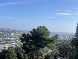 
                                                                                        Vente
                                                                                         Villa dominante 272m2 - 11 pièces - Vue mer - Saint Laurent du Var (06)