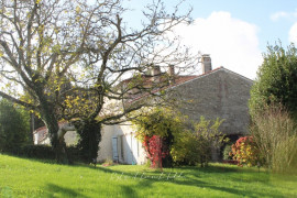 ENSEMBLE IMMOBILIER COMPOSE DE PLUSIEURS LOGEMENTS CHENAC SAINT SEURIN D'UZET