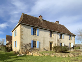 Ferme du 17e siècle avec 2,1 ha de prairies (dign Génis