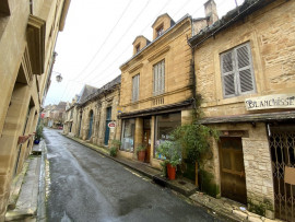 Lunchroom bien exploité avec appartement spacieux Excideuil