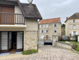 Maison avec garage sur cour partagée VETHEUIL