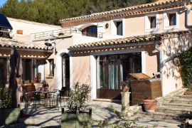 maison dans le vaucluse Le Beaucet