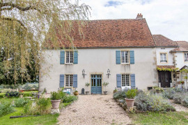 Maison de caractère avec gîte, garage et jardin  Michaugues