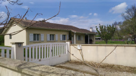 Maison de plain-pied avec terrain arboré de 3791m2 Les Peintures