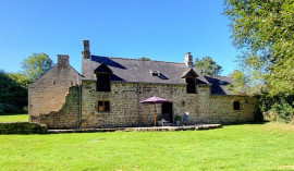 Maison en pierre rénovée, deuxième maison à rénover et dépendances PLOURAY