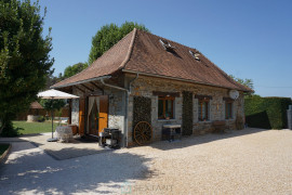 Maison en pierre située dans le parc naturel du Périgord vert.  SAINT FRONT LA RIVIERE