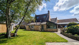 Splendide maison en pierre avec volumes surprenants et 4 chambres LANGUIDIC