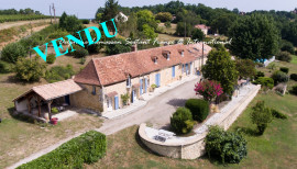 Sur les coteaux de Bergerac : Belle longère avec gite, vue dégagée et piscine  BERGERAC