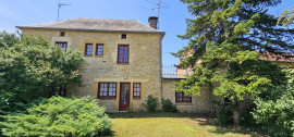 Une ferme de 177 m² à Saint-Martial-de-Nabirat dans un hameau sur un terrain de 985 m². SAINT MARTIAL DE NABIRAT