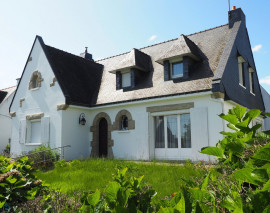 Une grande maison sur sous-sol complet au calme d'une impasse PONTIVY