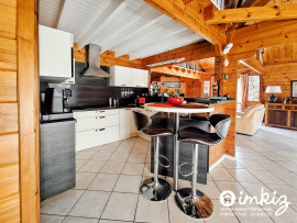 Belle Maison en Bois avec Piscine et Grand Jardin Saint-Germain-du-Salembre