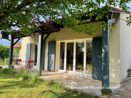 Bergerac, maison à étage avec vie de plain-pied, 4 chambres, garage, jardin arboré et clos, terrasse couverte. BERGERAC