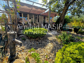 COQUETTE ET ATYPIQUE MAISONNETTE EN PIERRE, TERRASSE ET JARDINET ATTENANTS, AU CALME QUILLAN