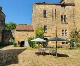 Corp de garde de chateau à 25 Km de Sarlat SAINT POMPONT