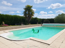  Exclusivité Sextant. Propriété de charme avec piscine située à 15 minutes au sud de Vendôme  VENDÔME