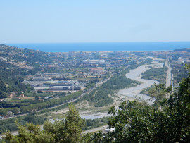 La mer en vue panoramique. Gattières