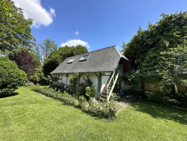 Maison atypique au cur d'un village de l'Oise Normande  GOURNAY EN BRAY