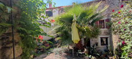 Maison de caractère 6 pièces avec patio et dépendance en pierre MOLITG LES BAINS