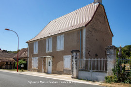 Maison de caractère rénovée avec dépendances et grand terrain clos MAYAC