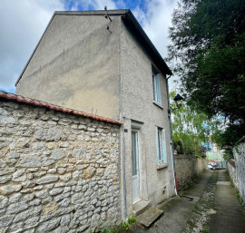 Maison de ville avec cour VETHEUIL