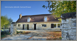 Périgourdine en pierres, rénovée, 3 chambres et un bureau sur terrain de 1820 M2 environ BERGERAC