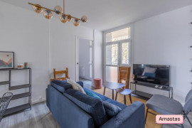 Une chambre à louer dans cette colocation rénovée et meublée avec balcon et parking Lyon