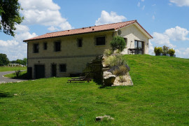 Villa contemporaine construite selon les normes techniques environnementales dans le coeur du Périgord vert.  SAINT MARTIN DE FRESSENGEAS