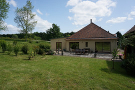 Villa contemporaine de plain-pied.  CORGNAC SUR L'ISLE