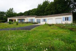 Villa contemporaine de plain-pied avec piscine. SAINT MARTIN LE PIN