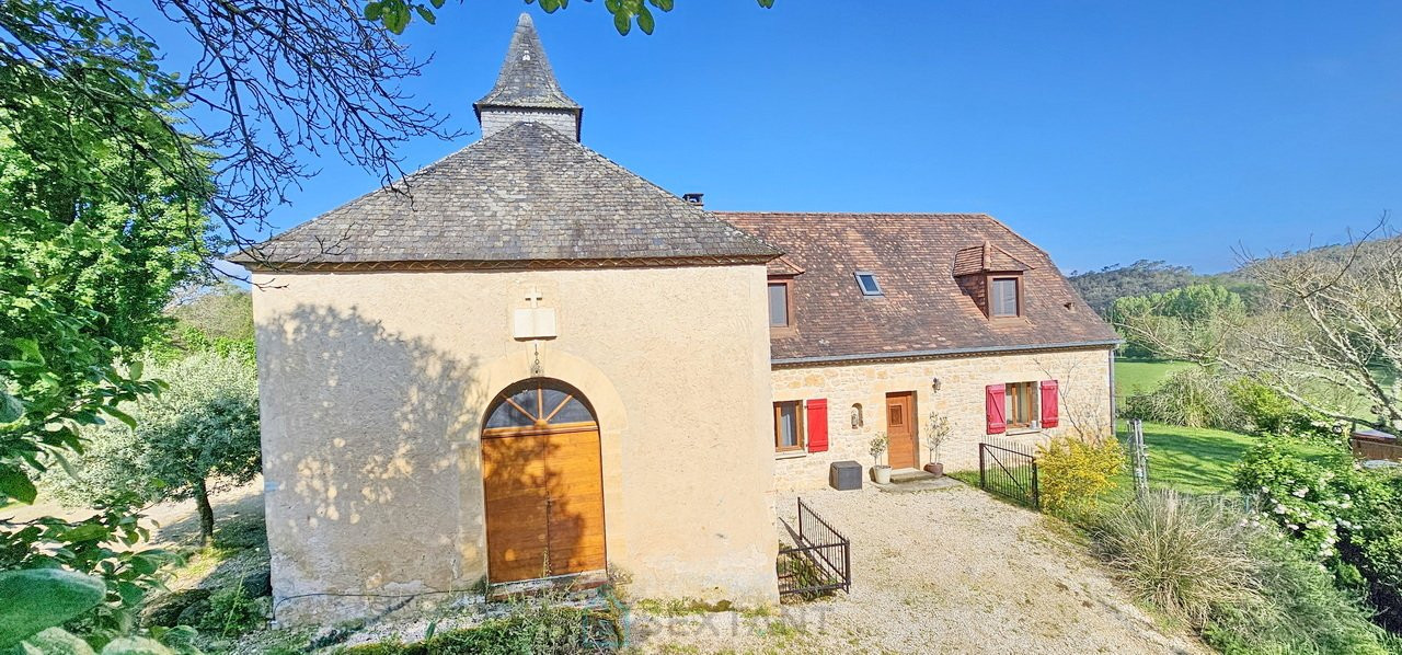 
                                                Vente
                                                 15 km from Sarlat a 147m² house with 3 bedroom