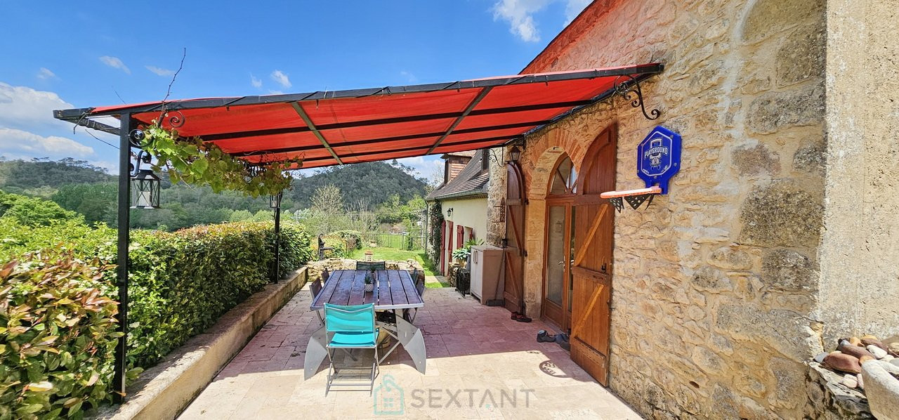 
                                                Vente
                                                 15 km from Sarlat a 147m² house with 3 bedroom