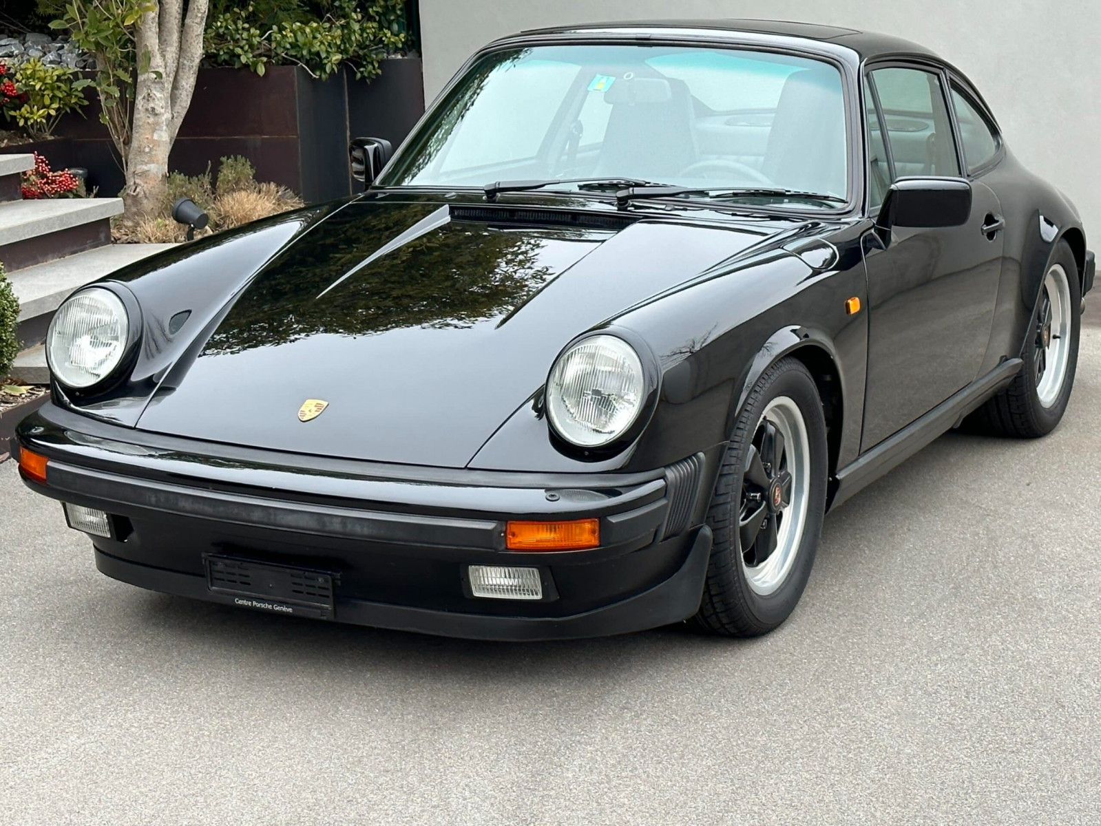 
                                                Voiture
                                                 1984 Porsche 911 Carrera 3.2