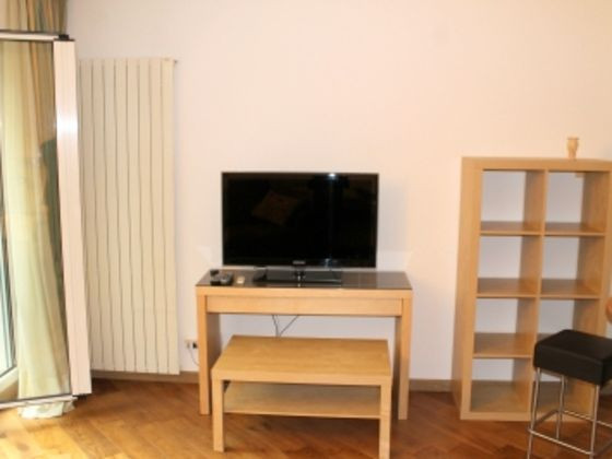 
                                                Location
                                                 29 m² au 3ème étage avec 2 ascenseurs Cuisine